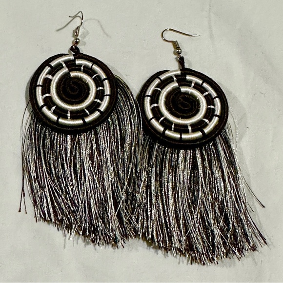 NEW African Handmade Earrings Brown and White - Picture 2 of 4